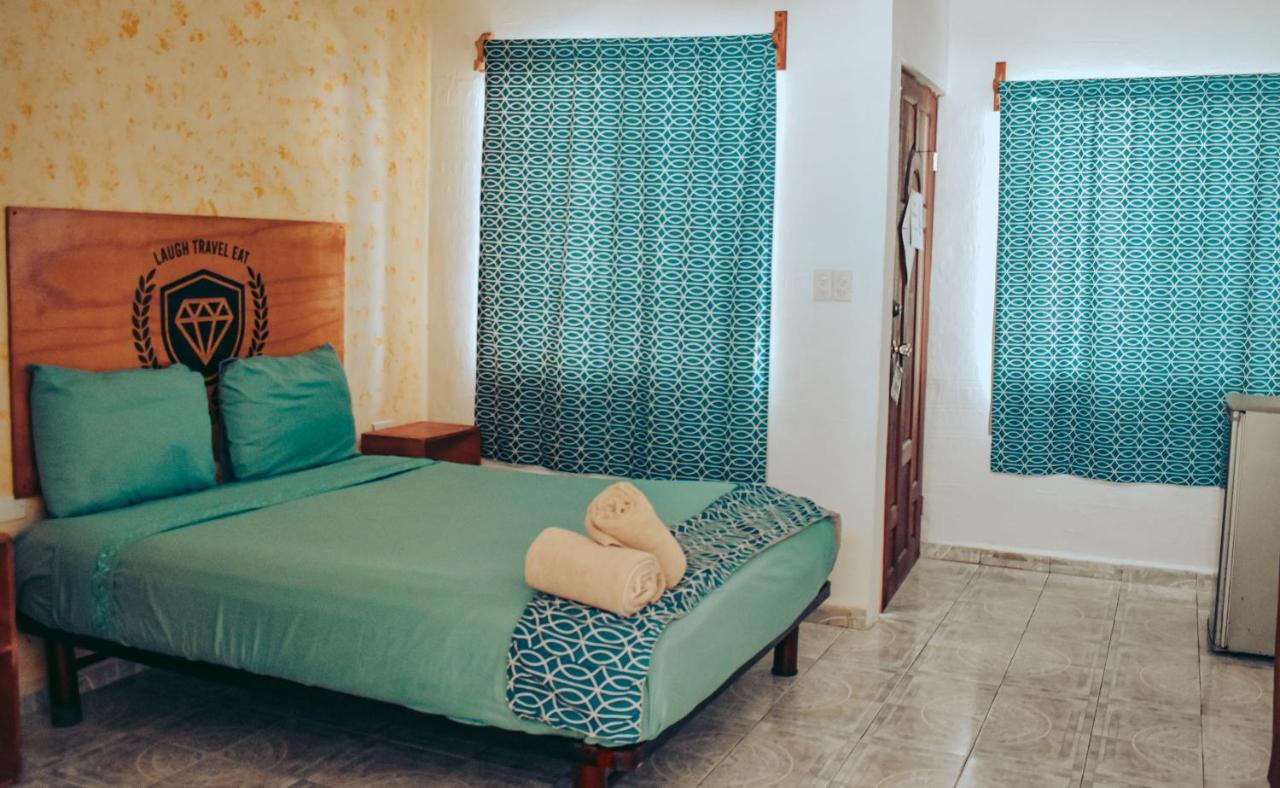 Les Trois Singes - Friendly Hostel Ісла-Мухерес Екстер'єр фото