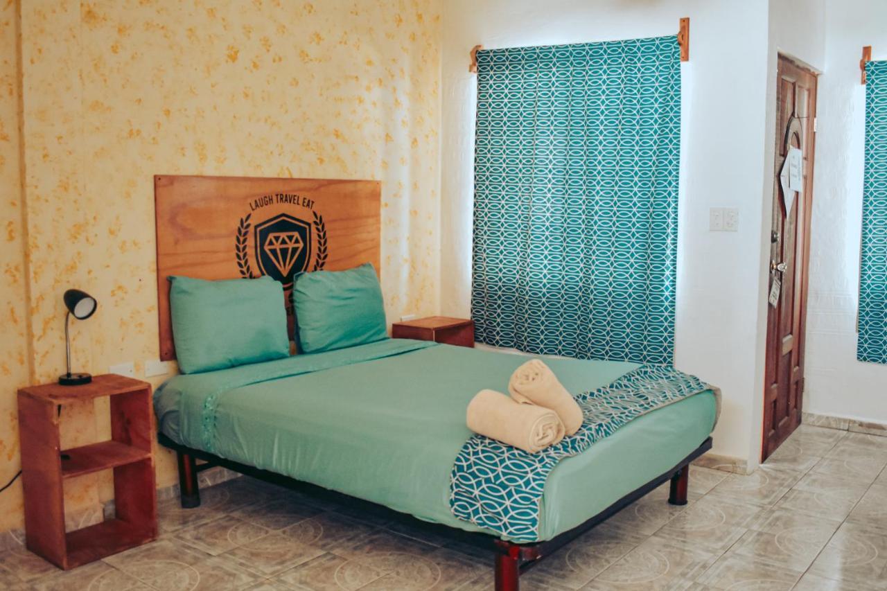 Les Trois Singes - Friendly Hostel Ісла-Мухерес Екстер'єр фото